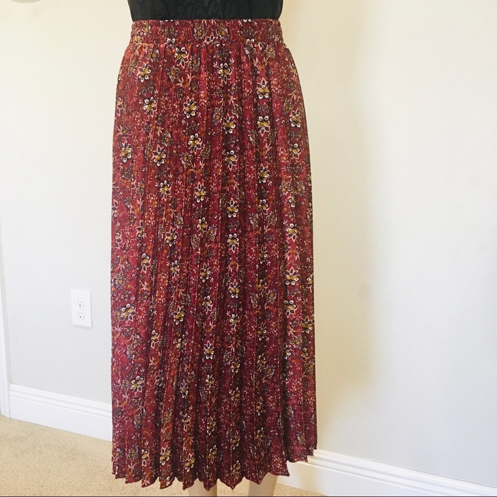 Max studio brown color floral satin pleated midi skirt size XL soft velvet